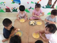 Các bạn nhỏ của chúng ta tập làm sữa ngô thơm ngon béo ngậy❤️❤️❤️❤️
